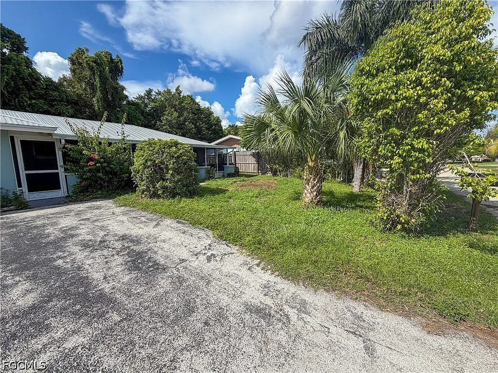 2 bed, 1.0 bath, 1690 sqft, $1,750 — Photo 1
