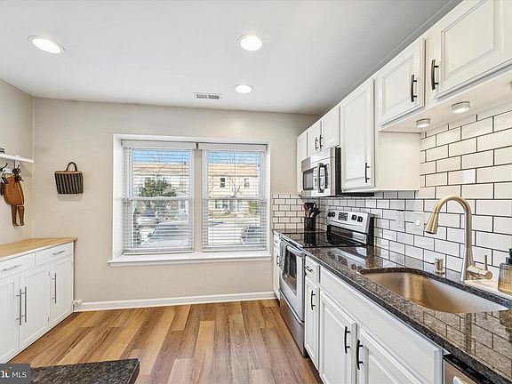 4th image of 5801 Red Haven Dr