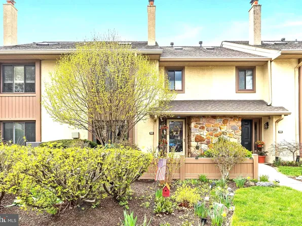 56 High Gate Ln, Blue Bell, PA 19422
