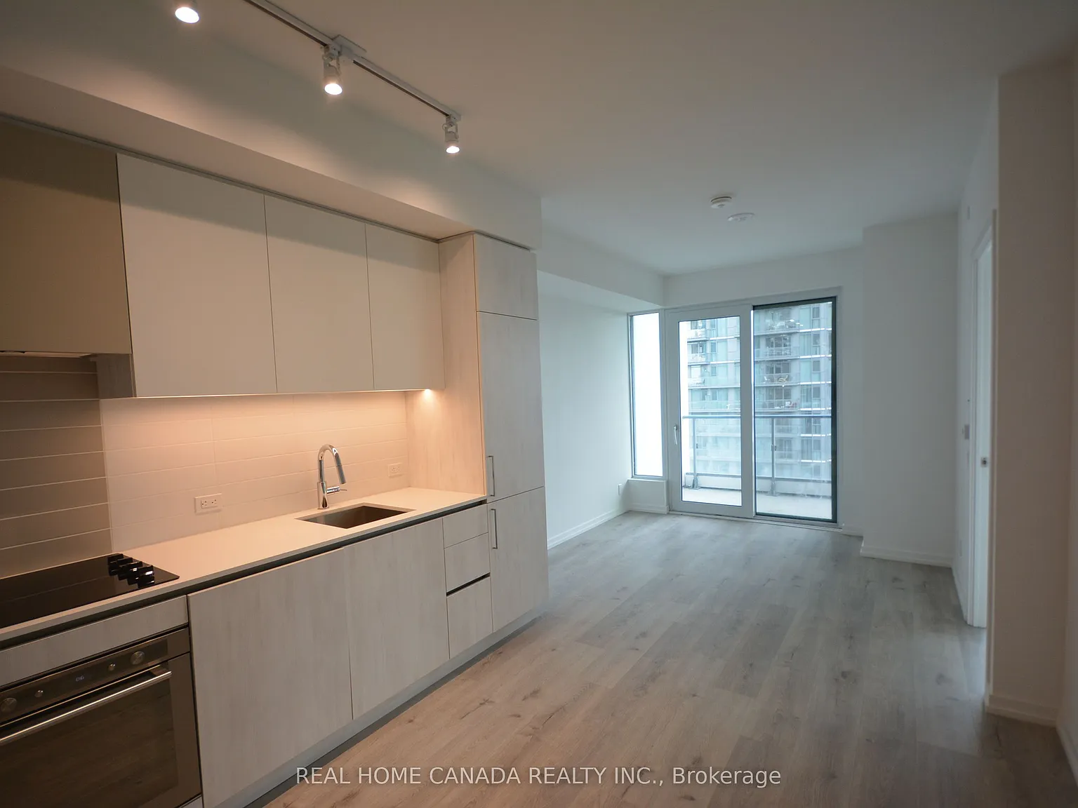 Tc5 Condos — Photo 4