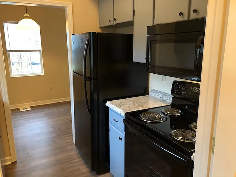 1107 Anderson St — Photo 1