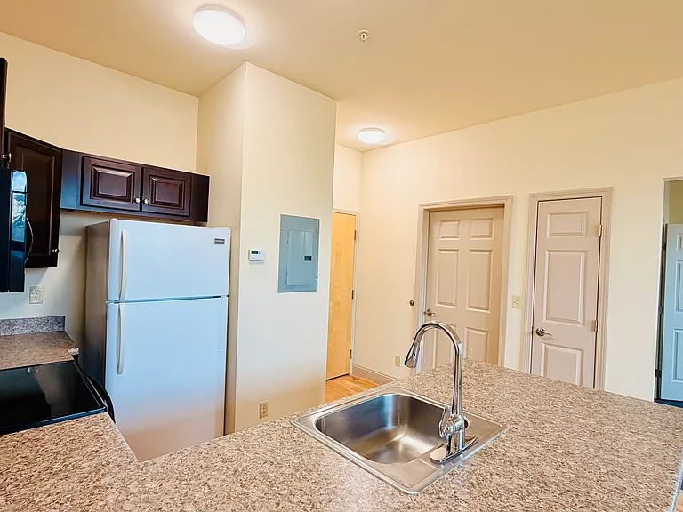 191 College St #212 — Photo 22