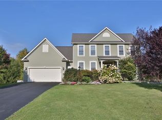 7575 Lake Meadow Dr, Ontario, NY 14519