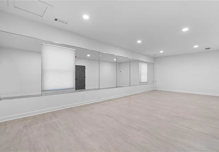 350 Kelson Dr — Photo 48