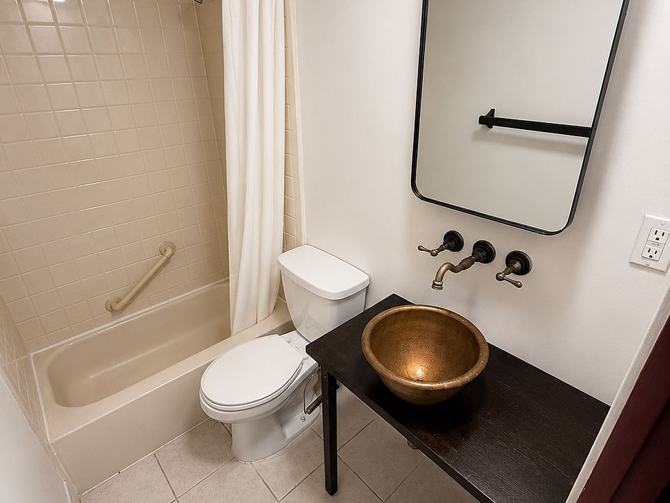 1st image of 83 Spadina Rd #302