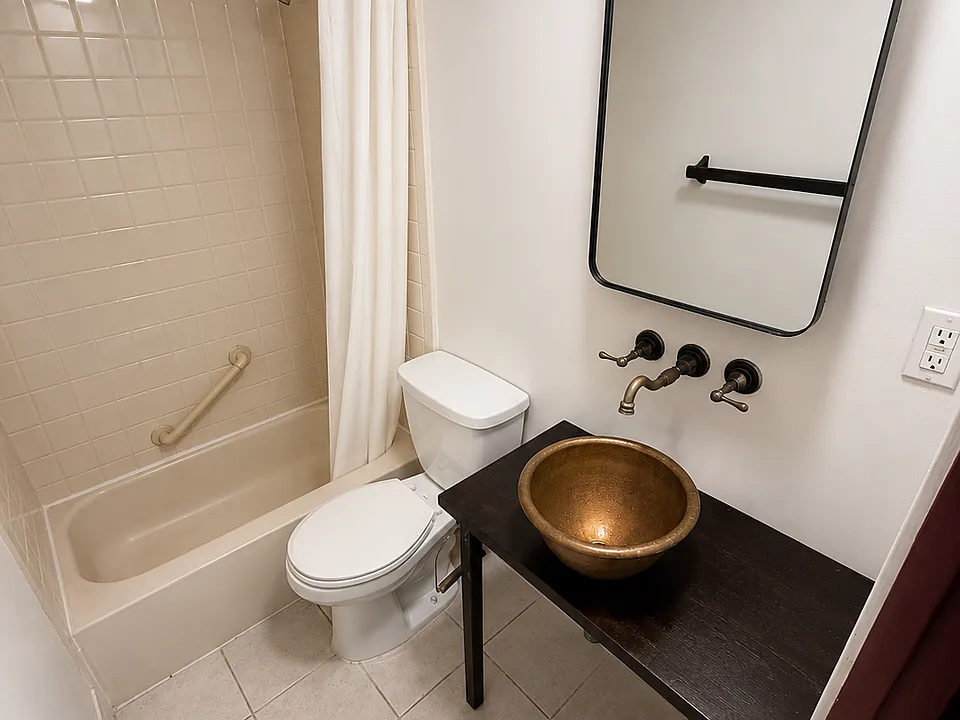 83 Spadina Rd #302