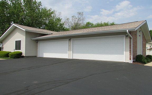 3rd image of 4910 W Oakwood Dr