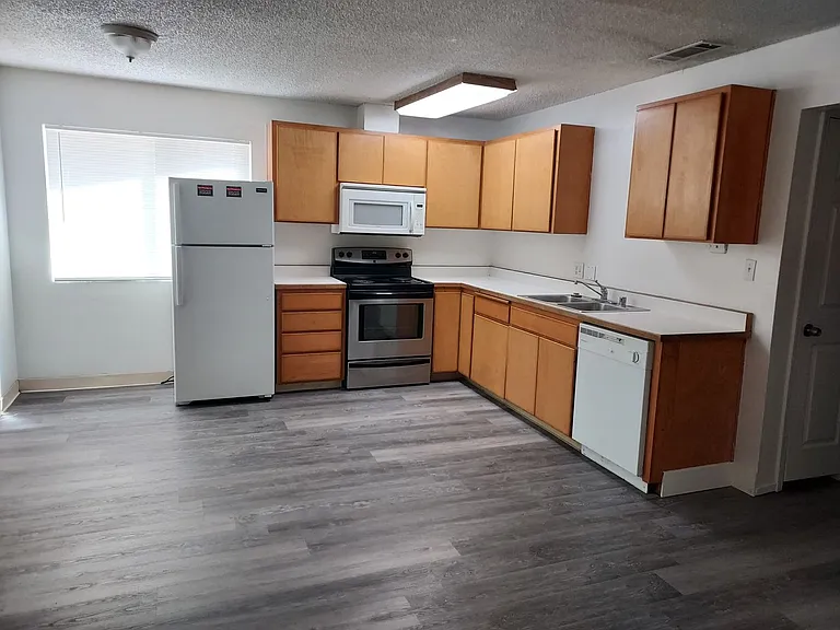 735 & 737 S Jackson St — Photo 6