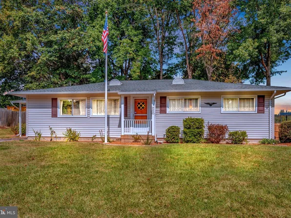 900 Regency Rd, Woodbridge, VA 22191