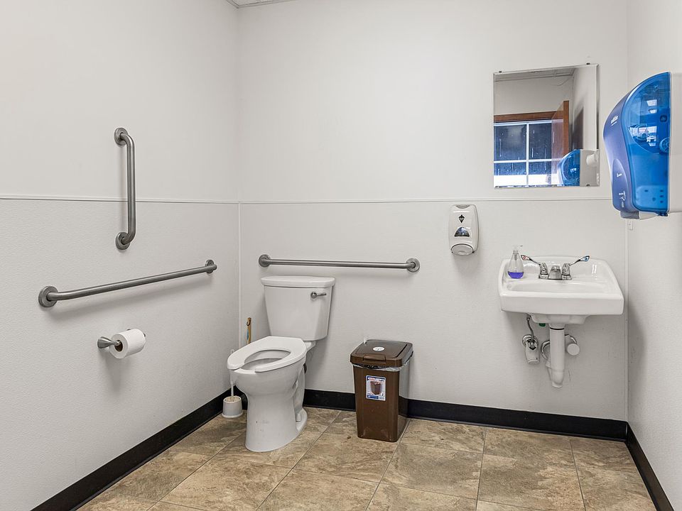 1st image of 3173 Belmont Ave #4