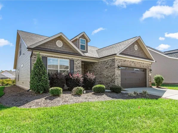 1255 Newton Dr, Mebane, NC 27302