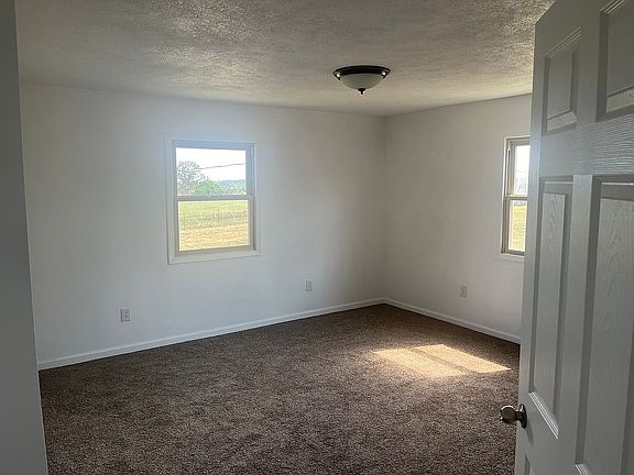 4th image of 1282 N Shetland Rd