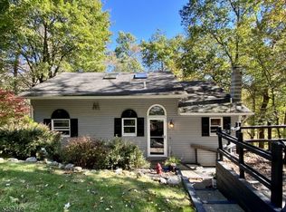 89 Seneca Lake Rd, Sparta, NJ 07871