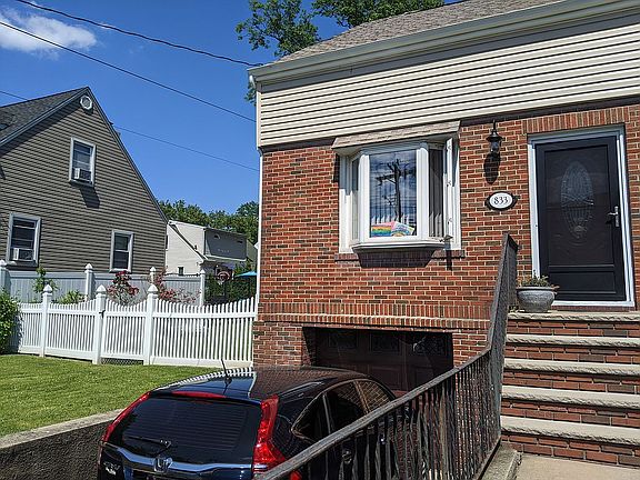 2nd image of Jewett Ave