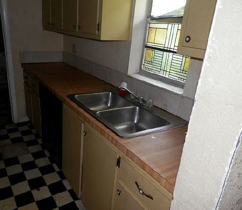 4th image of 806 SW 73rd Ave #11