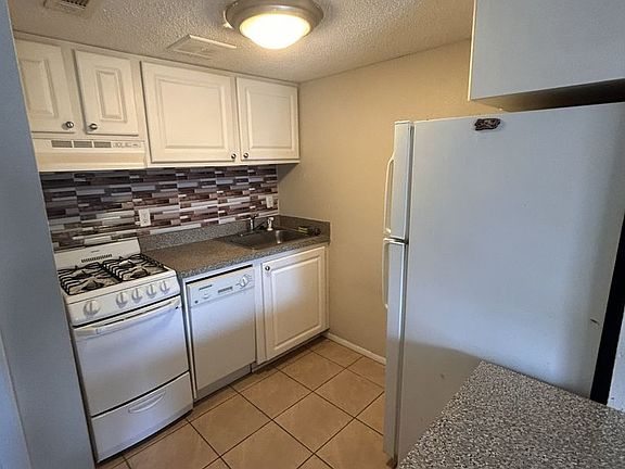 4th image of 103 Oyster Bay Cir APT 200