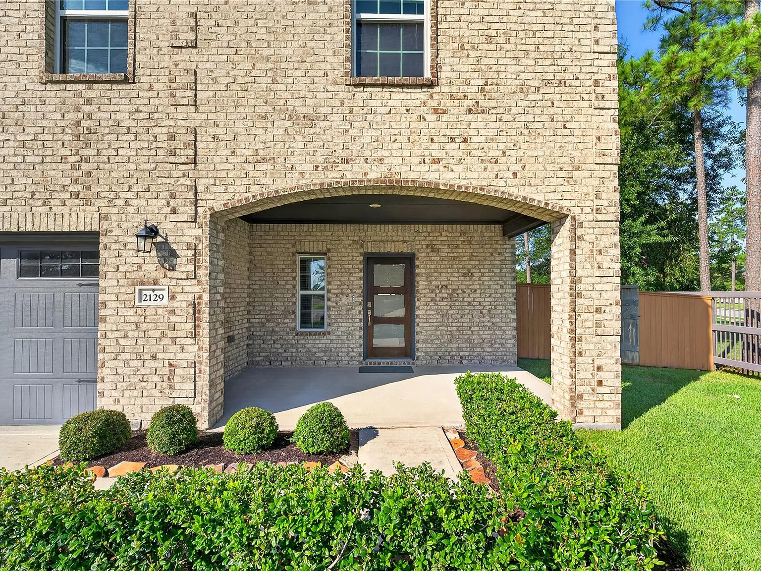 4 bed, 3.5 bath, 2682 sqft, $3,190 — Photo 2