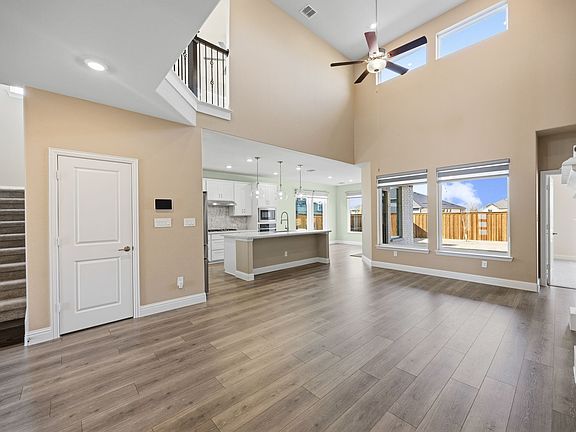 3rd image of 210 Indigo Dr