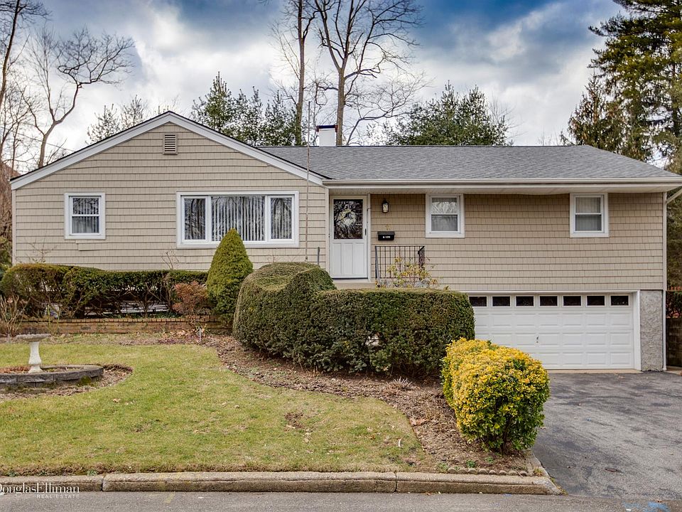 1st image of 11 Meadowfield Ln