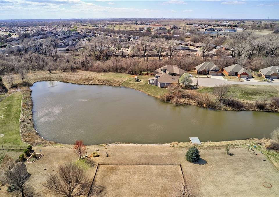 1st image of 829 Golden Pond Dr