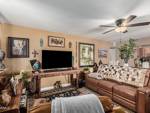 5th image of 2925 W HIGHLAND Avenue