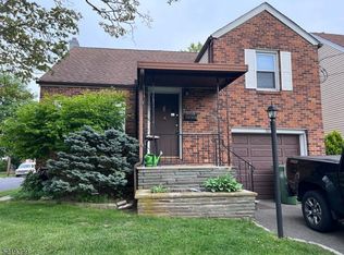 301 W Elm St, Linden, NJ 07036