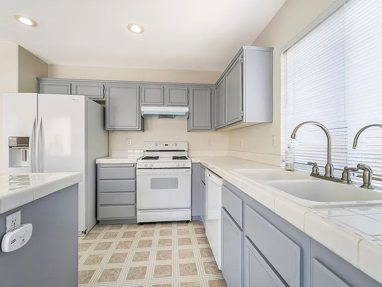 9888 Sparrow Ridge Ave — Photo 11