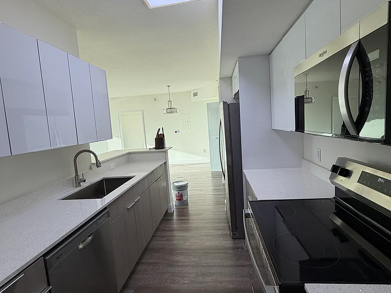110 SW 13th St #2207 — Photo 3