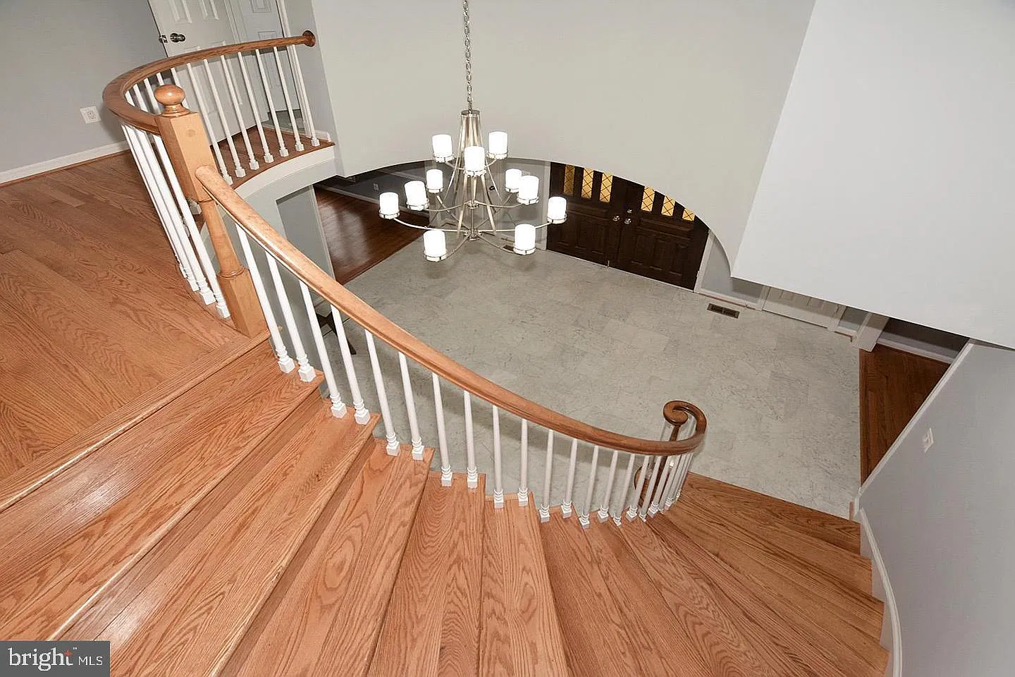 6 bed, 5.5 bath, 4853 sqft, $7,100 — Photo 4