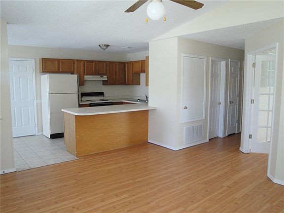 5th image of 3072 W Oakfield St