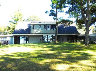322 Silver Lake Dr, Portage, WI 53901