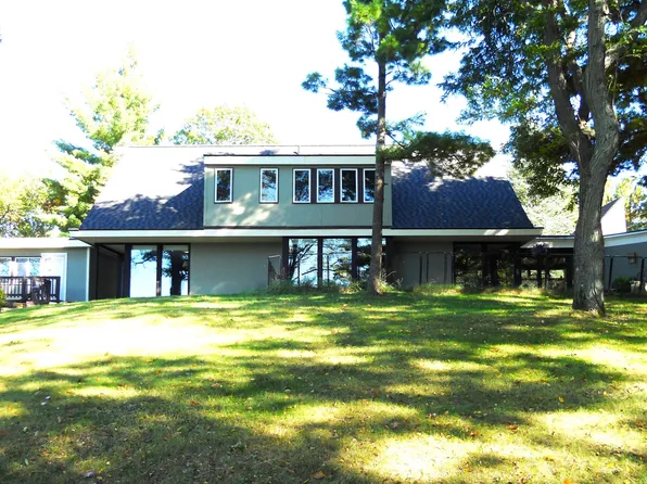 322 Silver Lake Dr, Portage, WI 53901
