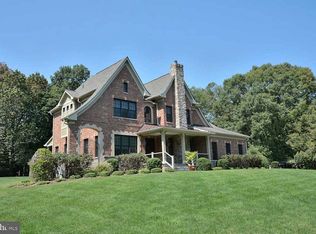 10347 Carol St, Great Falls, VA 22066