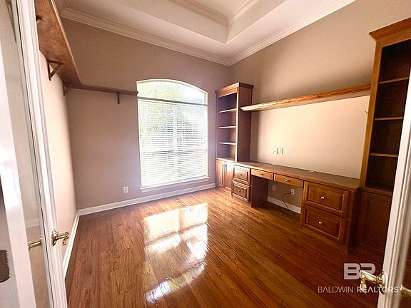 3rd image of 203 N Circle Dr