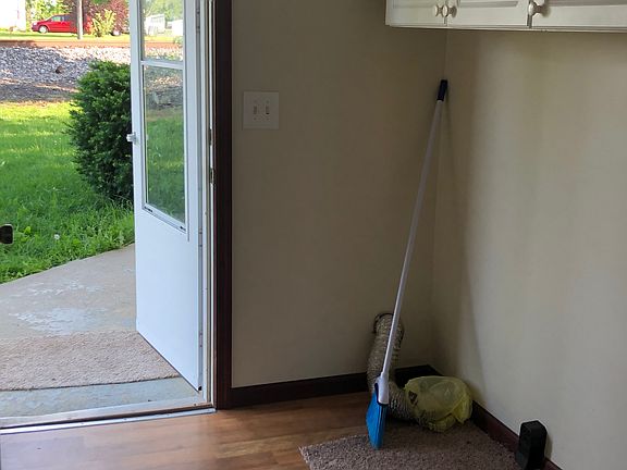 Laundry room/Back entry