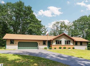 6515 E 26 1/4 Rd, Cadillac, MI 49601