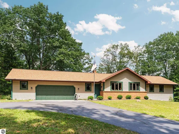 6515 E 26 1/4 Rd, Cadillac, MI 49601