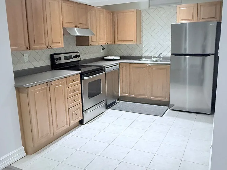 70 Robertson Close #BASEMENT — Photo 6