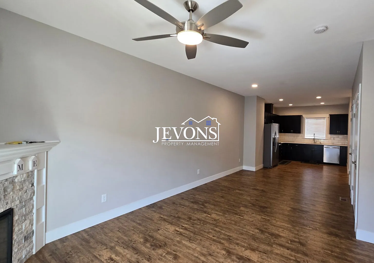 Spacious 3-Bed Townhouse in Yakima In-Unit Washer/Dryer, 1-Car Garage & 2 Outdoor Spots — Photo 4