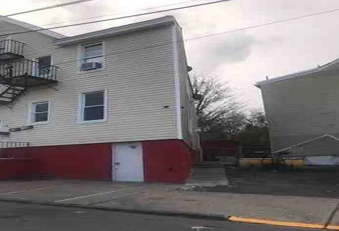 Building Photo 3