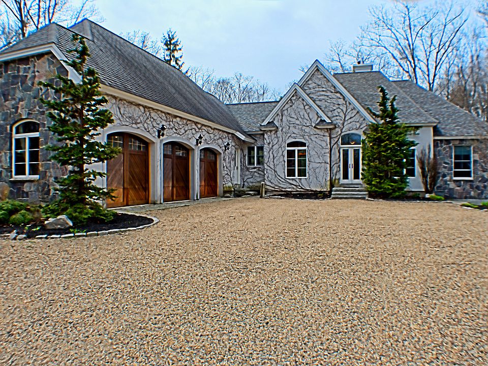 2nd image of 22 Debra Ln