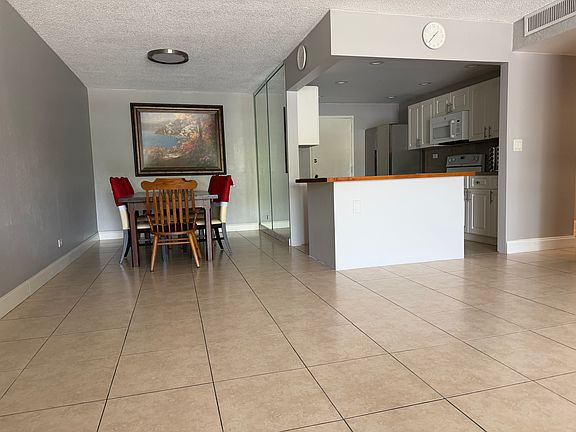 2nd image of 800 NE 195th St APT 211