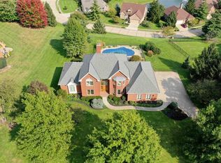 882 Rosewood Dr, Villa Hills, KY