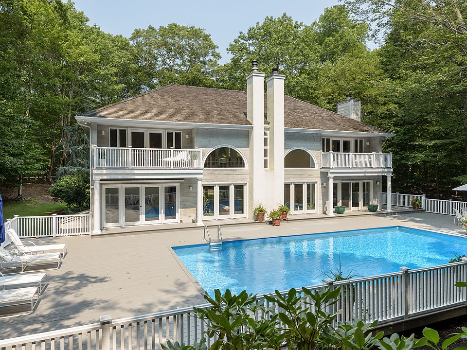 1st image of 7 La Forest Ln