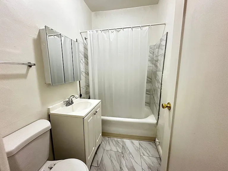 213 S Jackson St — Photo 9