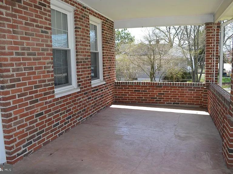 8925 Dayton Ave — Photo 2