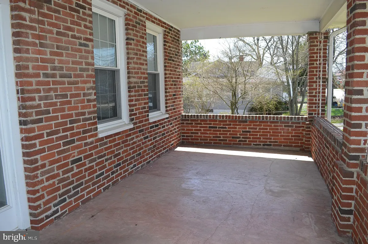 Building Photo - 8925 Dayton Ave