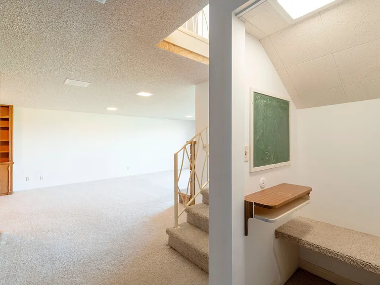 1038 S Oak Hills Way — Photo 29
