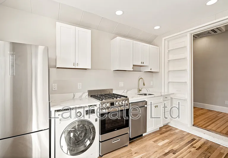 252 N Lincoln St #2 — Photo 2