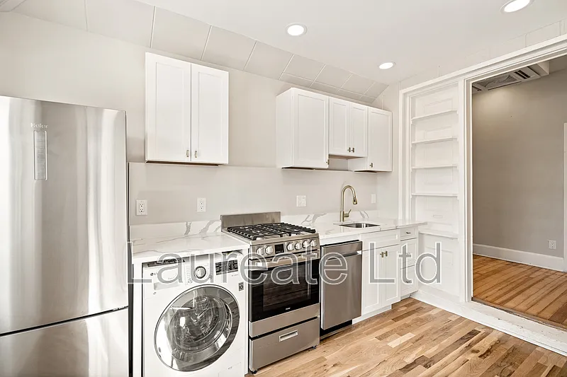 Building Photo - 252 N Lincoln St #2
